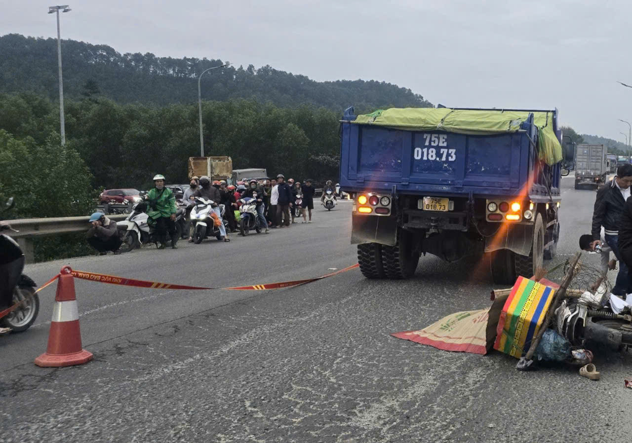 Va chạm với xe tải đi cùng chiều trên quốc lộ 1A, người phụ nữ thiệt mạng