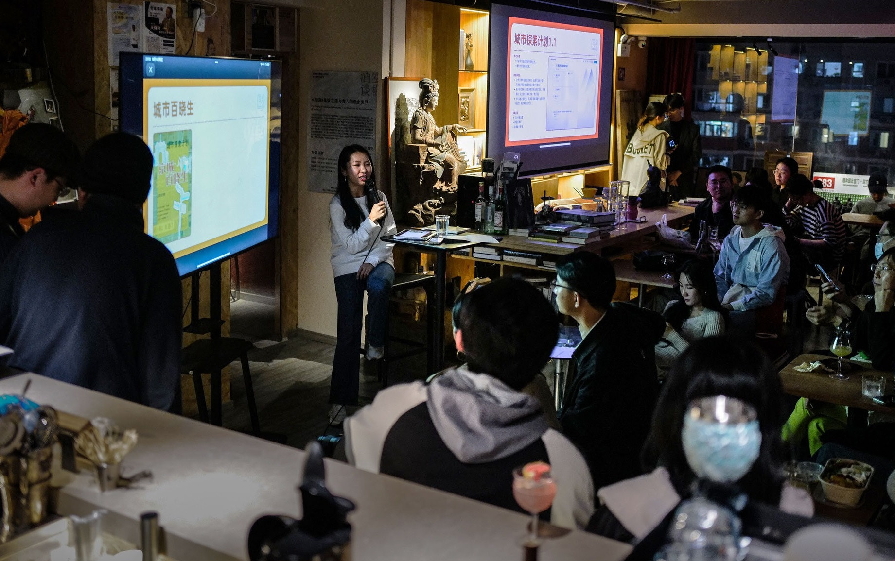 Lạ lùng lớp học trong quán rượu ở Trung Quốc