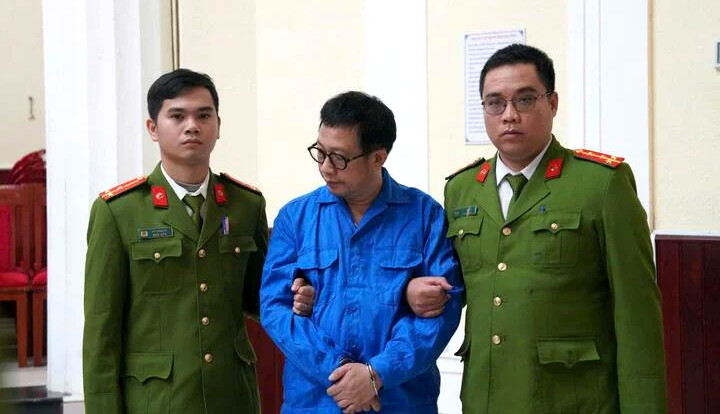 Giám đốc ĐH Huế thu chênh tiền chứng chỉ ngoại ngữ, chiếm đoạt hơn 2,6 tỷ đồng