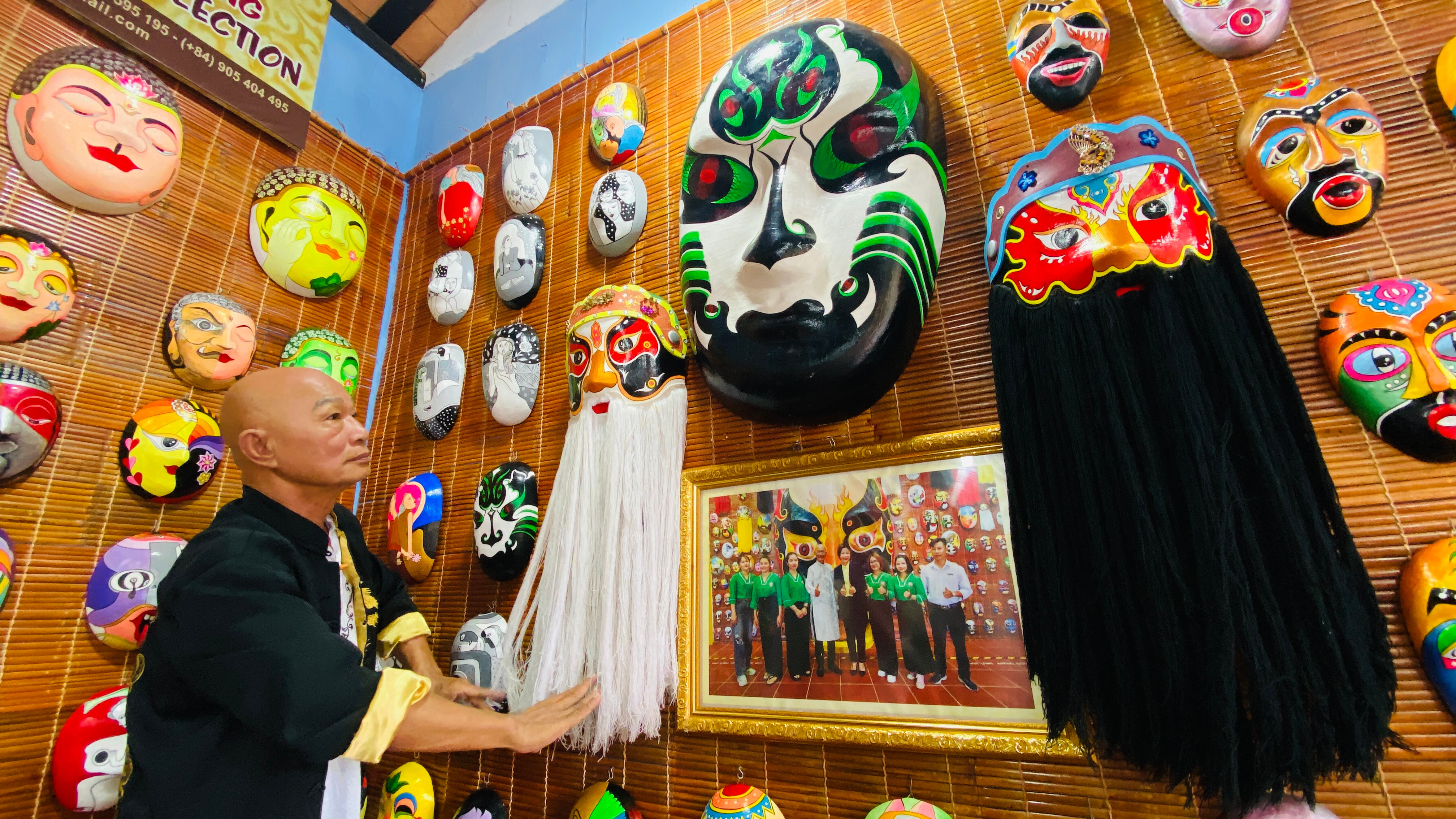 Người vẽ mặt nạ thời gian ở phố Hội