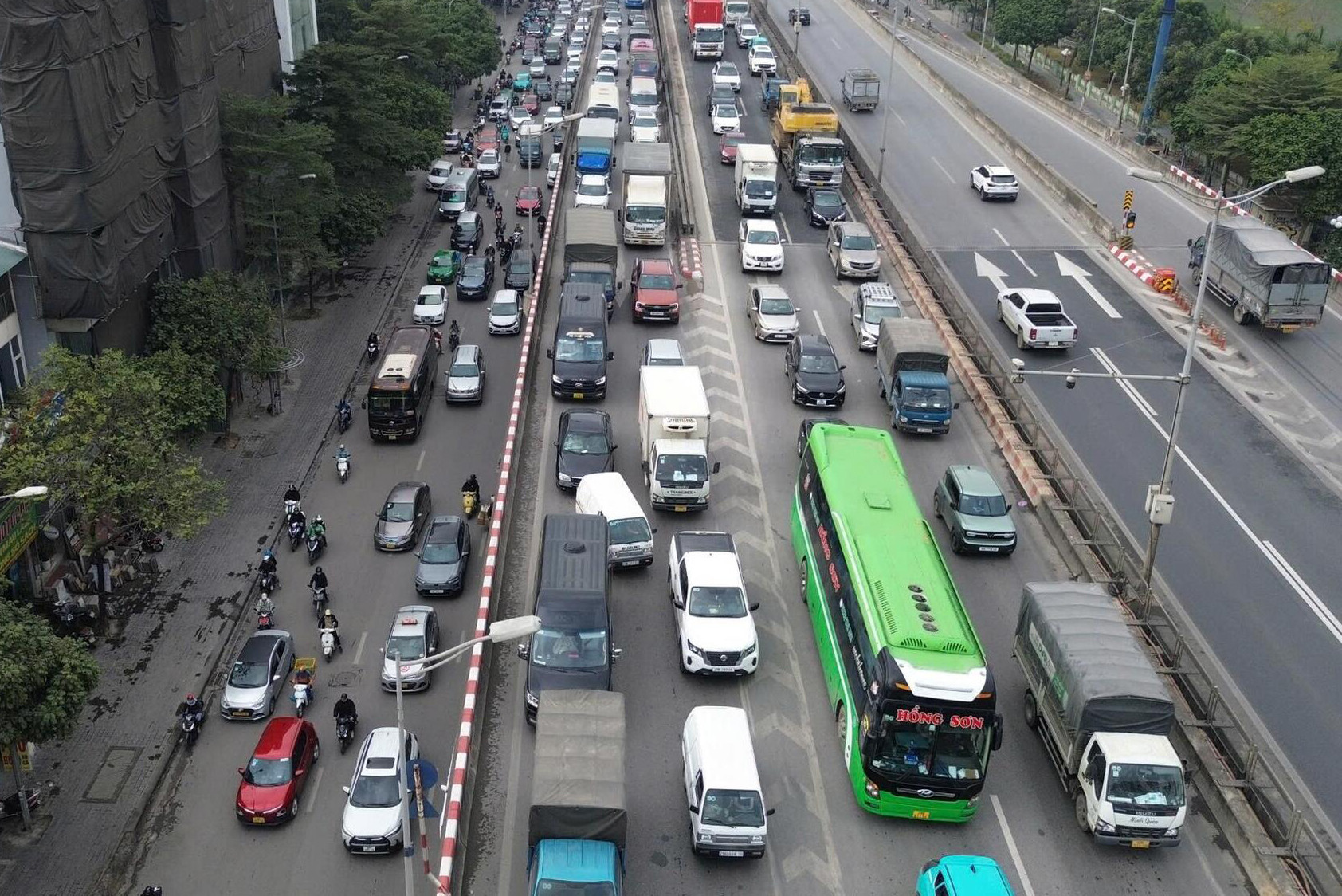 Tạm thời cho ô tô đi vào làn khẩn cấp trên tuyến vành đai 3 TP Hà Nội