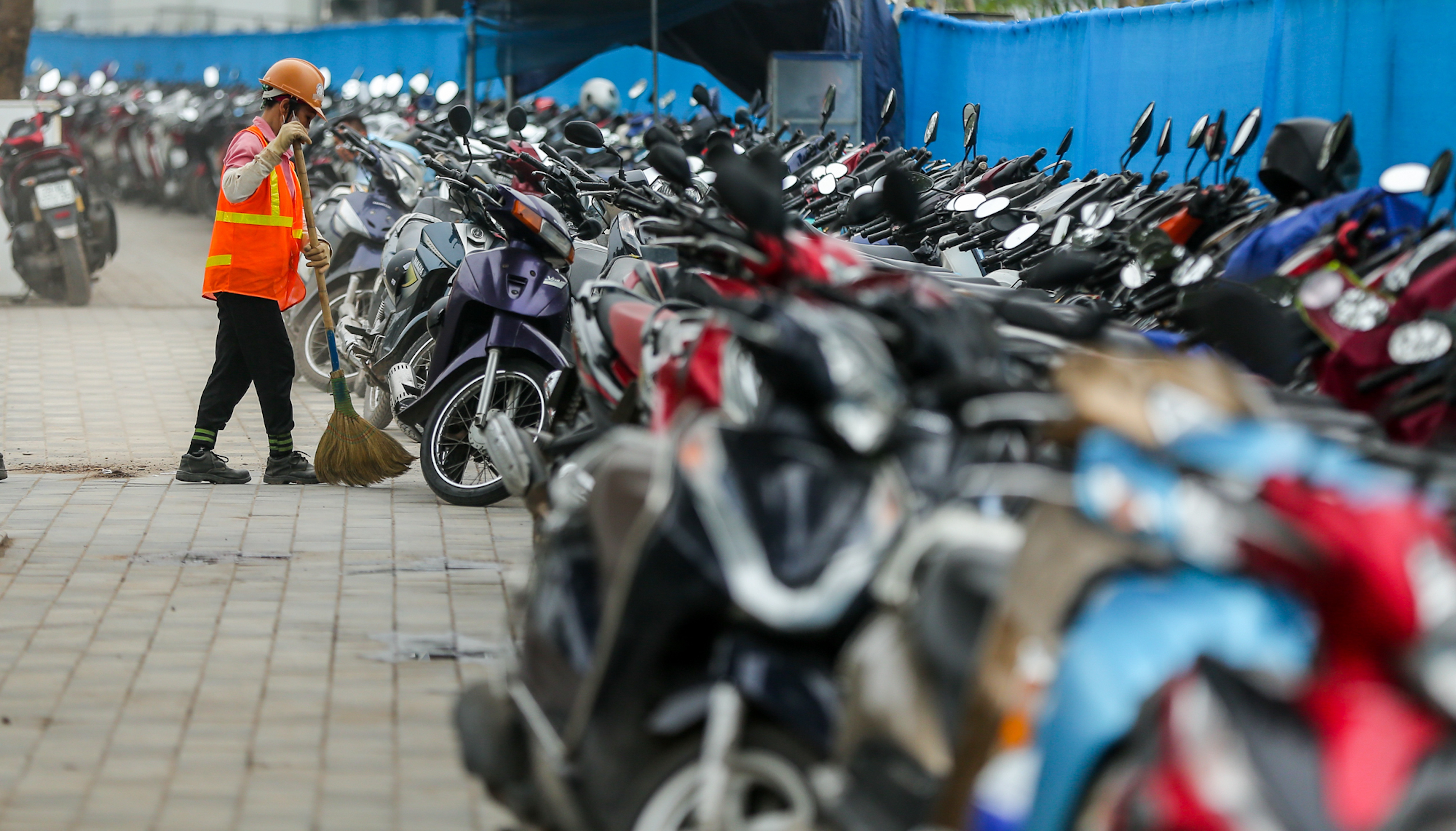 Mức phạt cao nhất lỗi đậu xe trên vỉa hè 