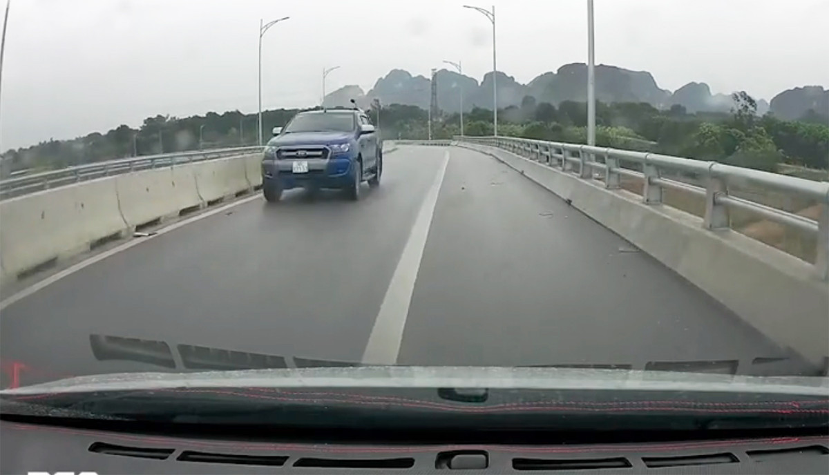 Phạt 19 triệu đồng tài xế ô tô đi ngược chiều trên đoạn đường dẫn vào cao tốc