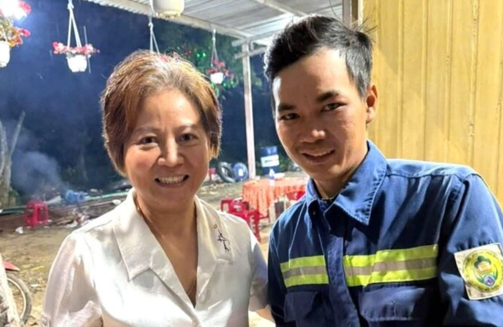 Công nhân môi trường tìm lại trang sức trị giá 1 tỷ đồng cho người dân vứt nhầm