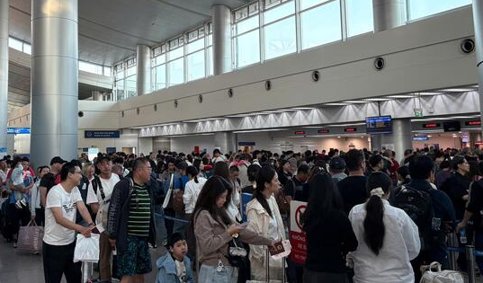 Ngày cuối nghỉ Tết Ất Tỵ, Tân Sơn Nhất đón lượt khách đông kỷ lục