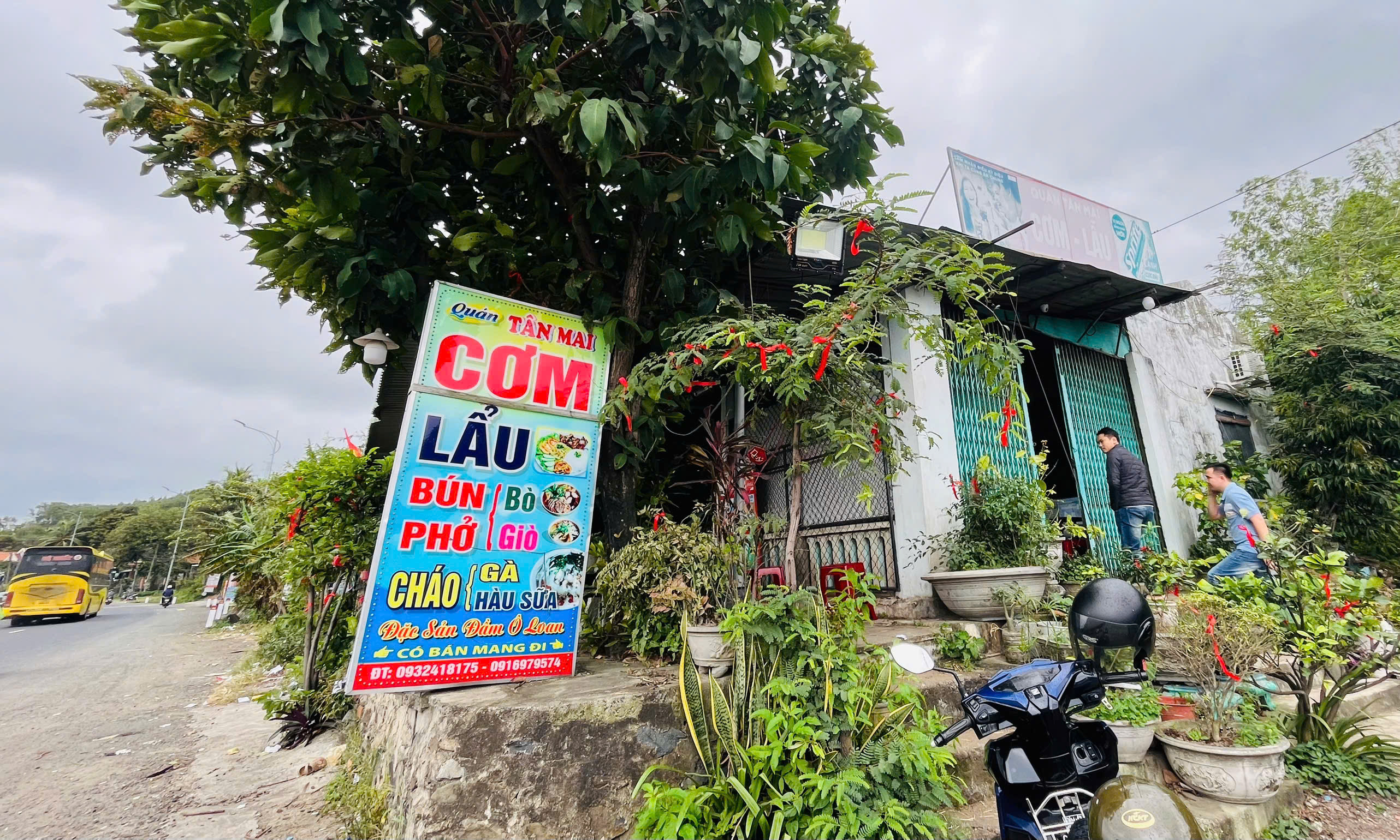 Quán cơm ở QL1 qua Phú Yên bị khách tố 'chặt chém': Chủ quán nói gì? 