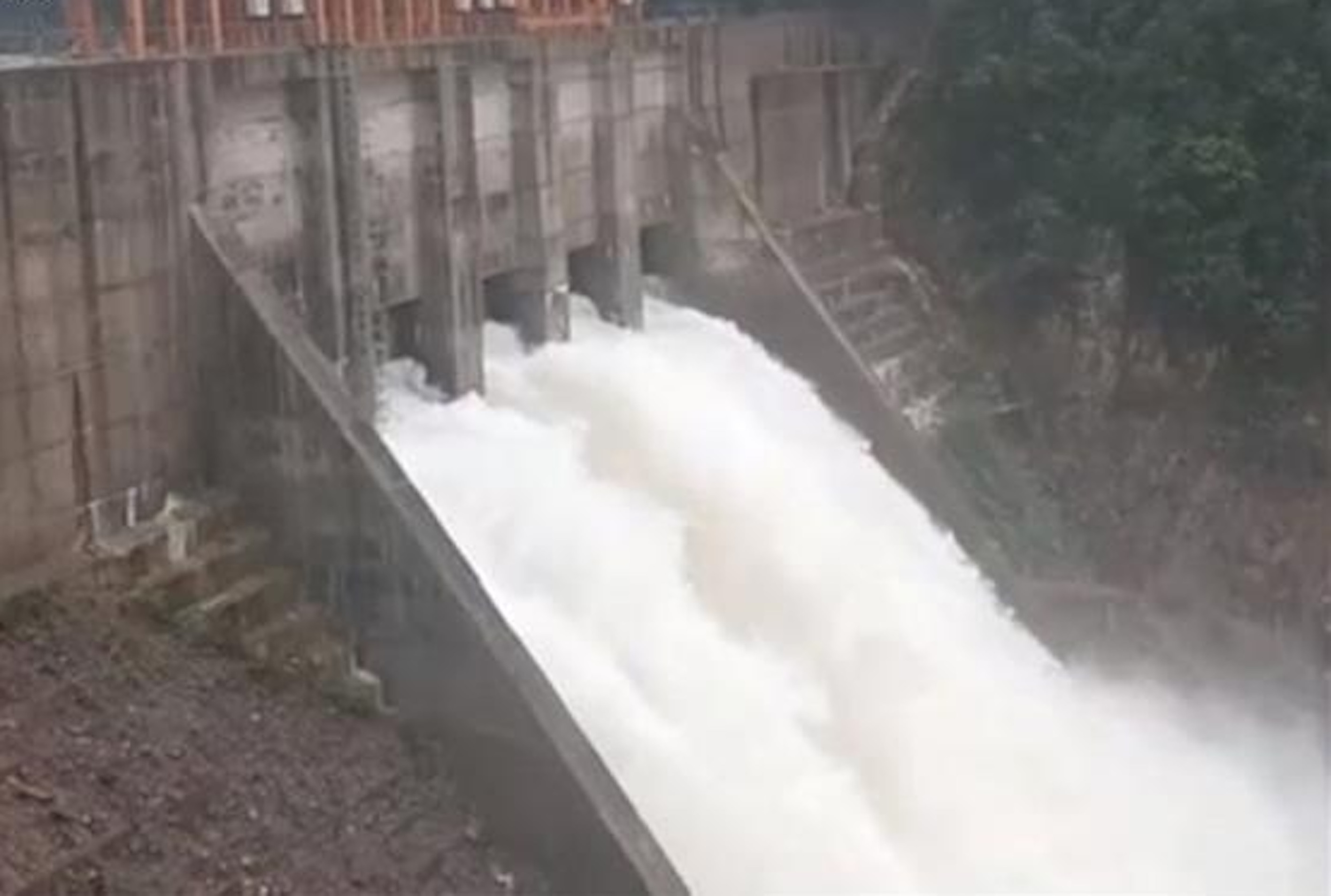 Thuỷ điện từng tích 'bom nước' trước lúc bão đổ bộ ở Huế  lại chây ỳ nộp phạt 