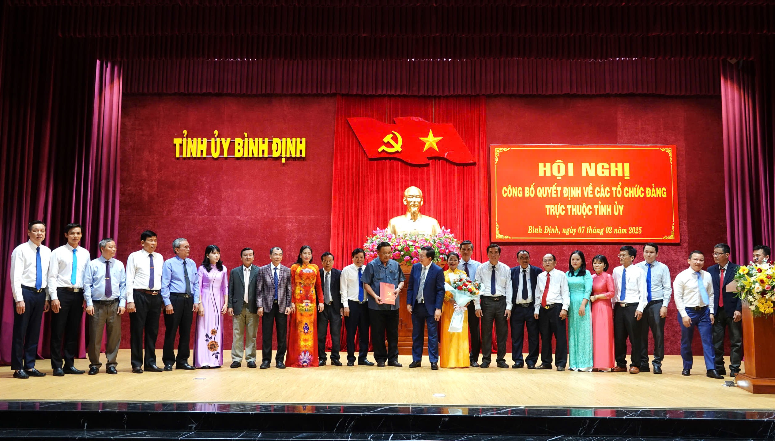 Chủ tịch UBND tỉnh Bình Định nhận thêm nhiệm vụ