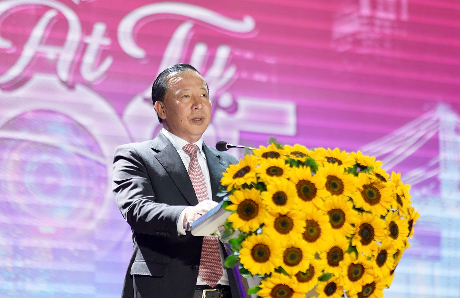 Long An coi doanh nghiệp là đối tác, cam kết luôn đồng hành, hỗ trợ 