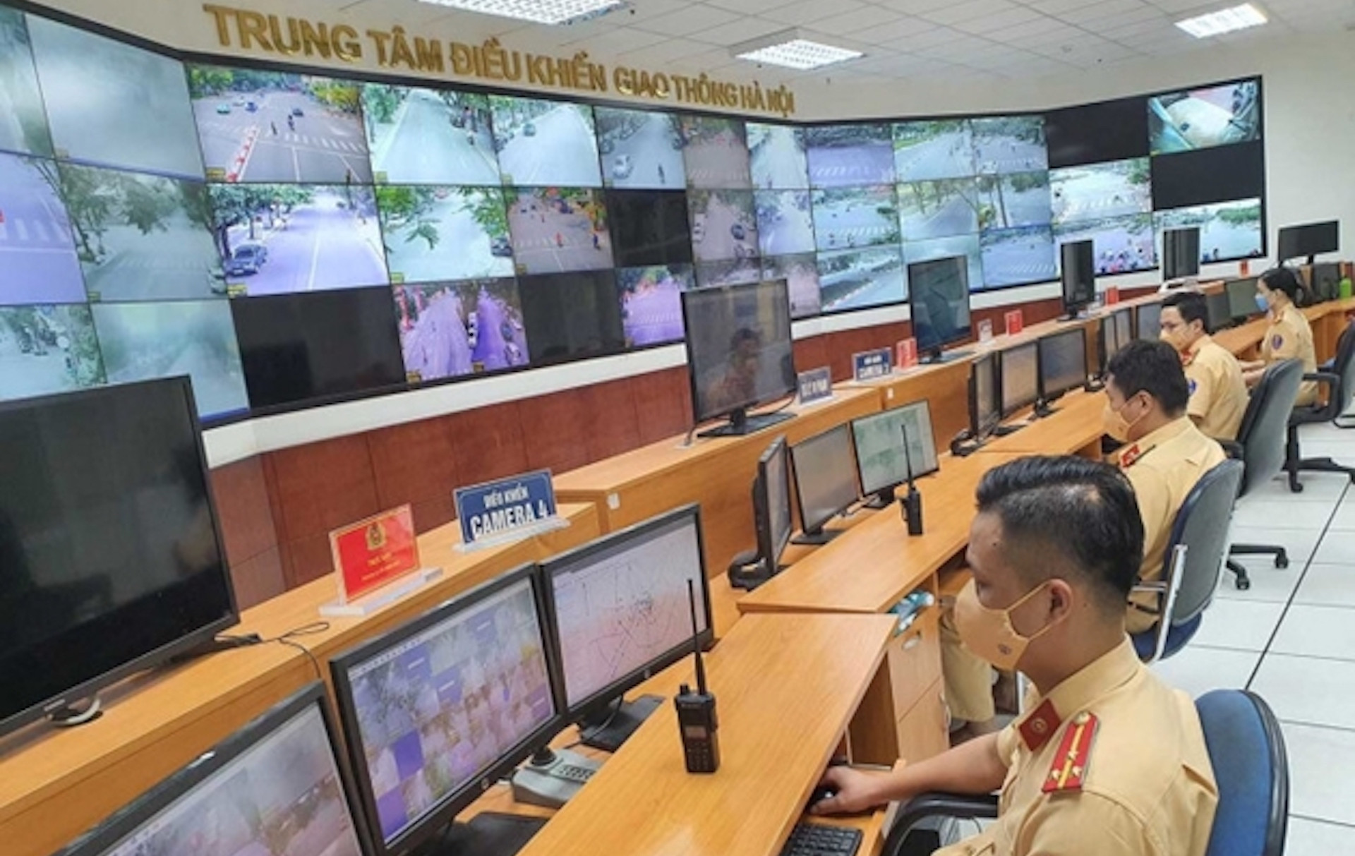 Tháng đầu áp dụng Nghị định 168, lượng ô tô bị phạt nguội ở Hà Nội giảm mạnh