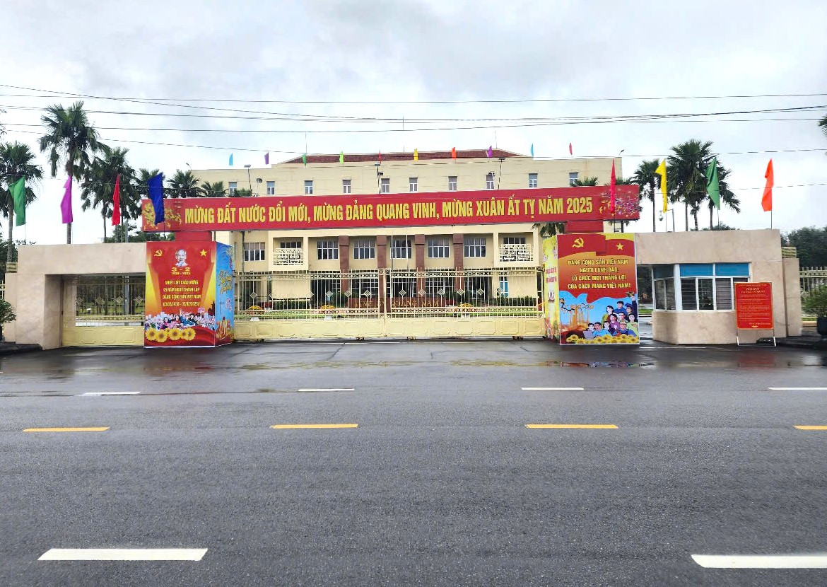 8 Bí thư và 3 Phó Bí thư huyện ủy ở Quảng Nam xin nghỉ hưu trước tuổi