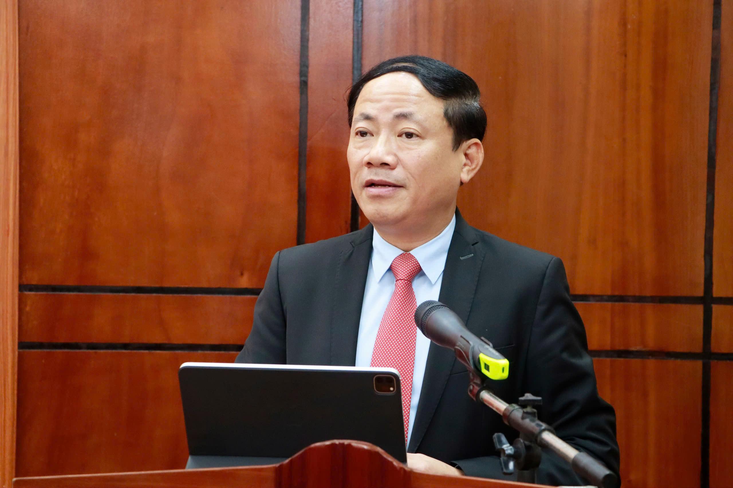 Chủ tịch tỉnh Bình Định: 'Trung ương làm việc theo giờ thì tỉnh phải theo giây'