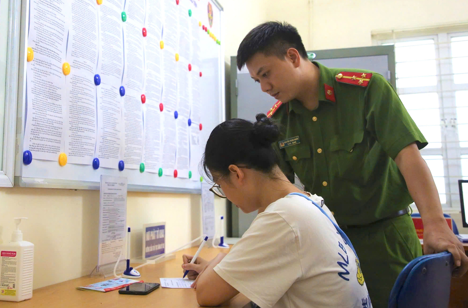 Bộ Công an tiếp nhận cấp, đổi giấy phép lái xe: Người dân được nộp hồ sơ tại xã