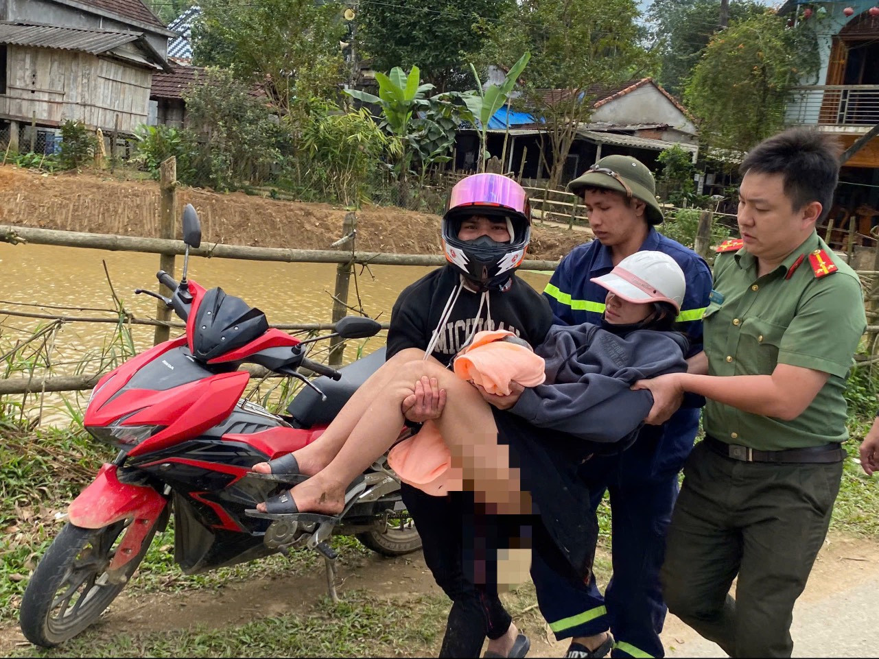 Công an ở Quảng Ngãi đỡ đẻ cho sản phụ chuyển dạ giữa đường