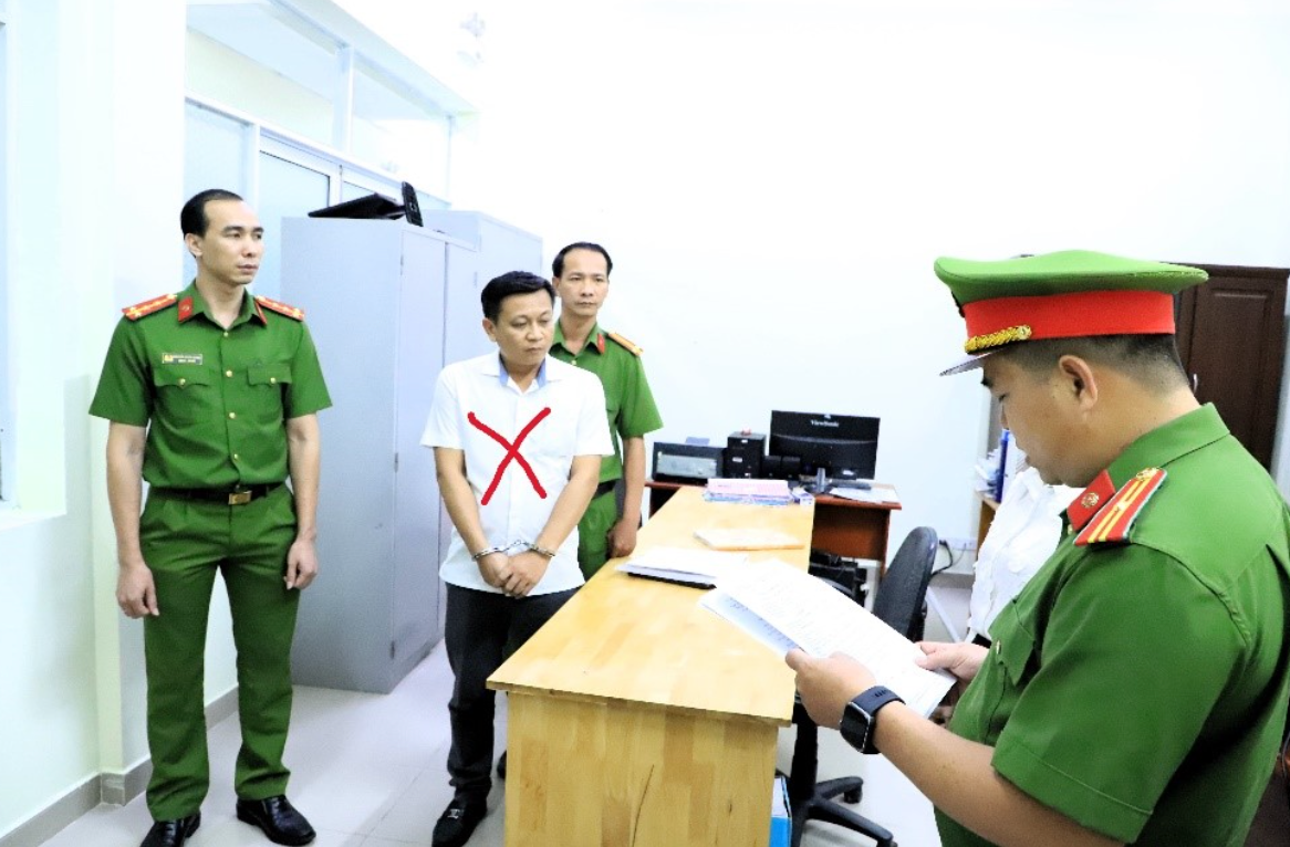 Bắt cán bộ 'bảo kê' xây dựng trái phép, cản trở tiến độ cao tốc Biên Hòa