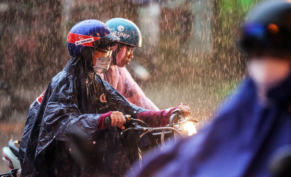 Dự báo thời tiết 10 ngày: Miền Bắc giá rét, miền Trung nhiều nơi mưa to và dông