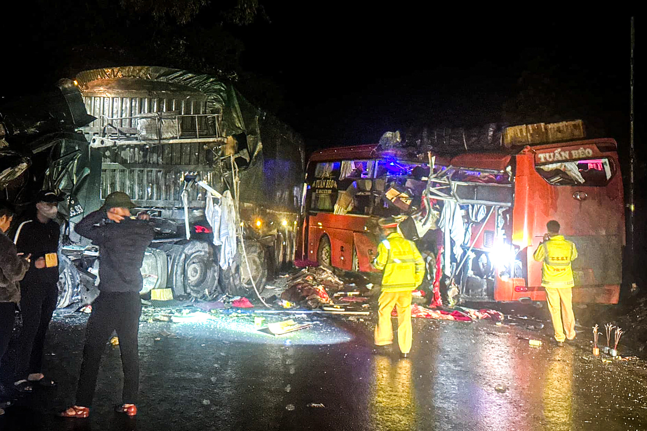Danh tính 6 nạn nhân tử vong trong vụ xe khách tông xe đầu kéo ở Sơn La