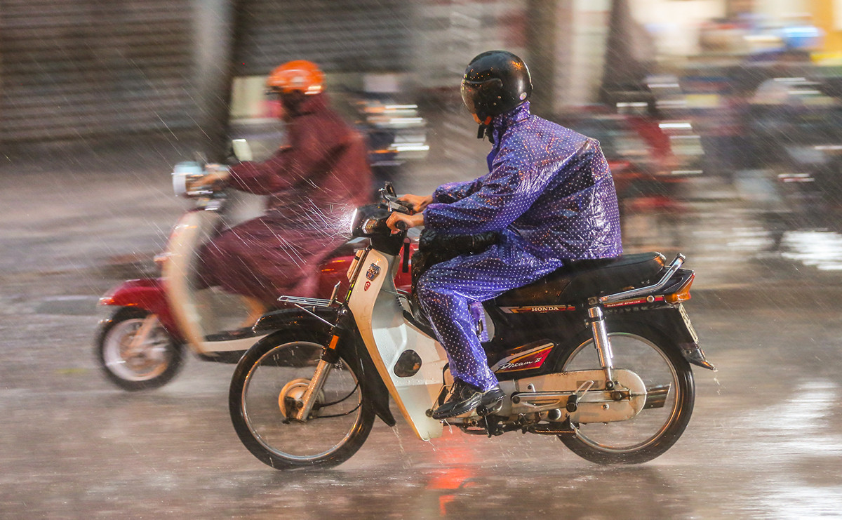 Dự báo thời tiết ngày 26/2: Nhiều vùng hứng mưa, miền Bắc có nơi rét hại