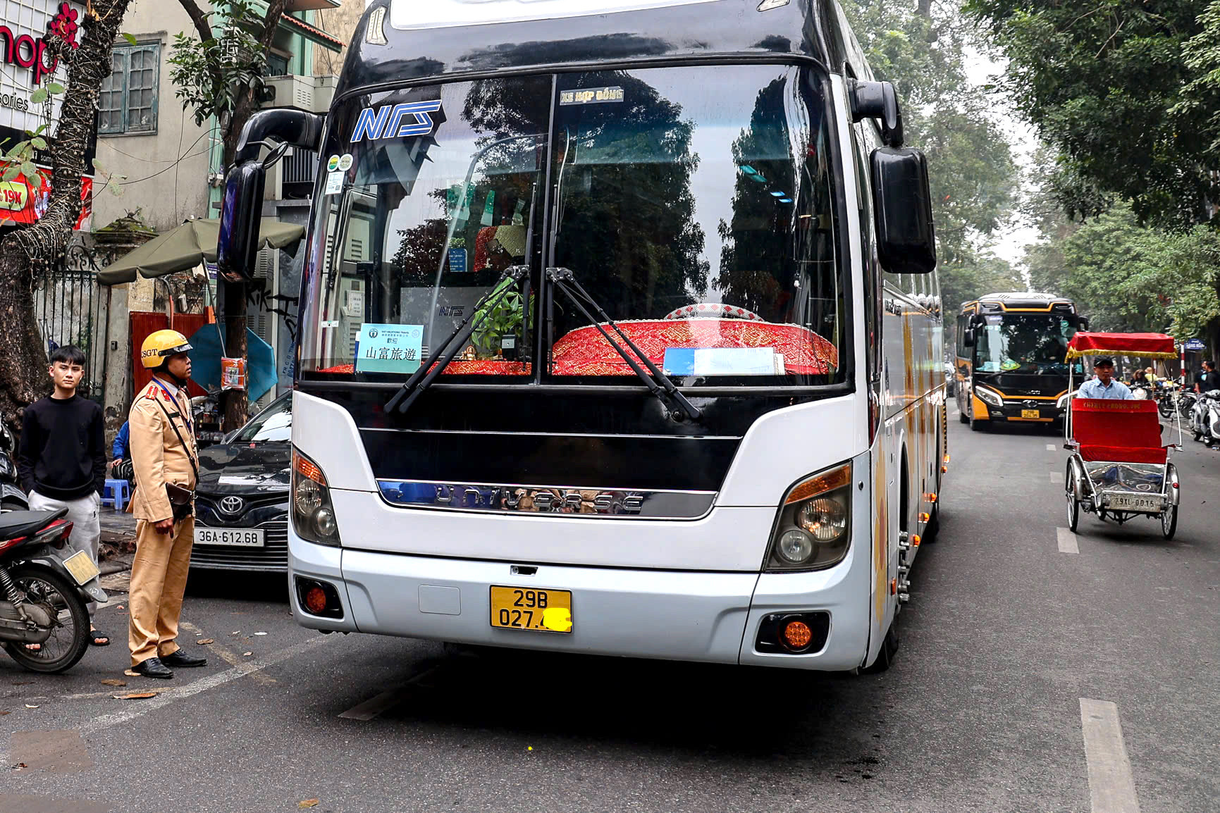 Phương án cấm ô tô trên 16 chỗ vào phố cổ Hà Nội từ 1/3