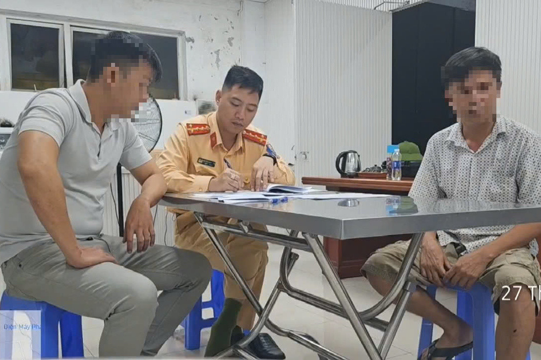 Dính loạt lỗi vi phạm, tài xế và chủ xe tải bị phạt gần 250 triệu đồng