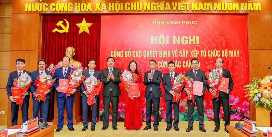 Vĩnh Phúc bổ nhiệm 8 giám đốc sở sau hợp nhất