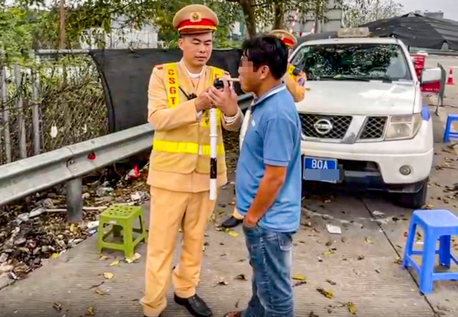 Xử phạt tài xế say xỉn vẫn lái container trên cao tốc Pháp Vân - Cầu Giẽ