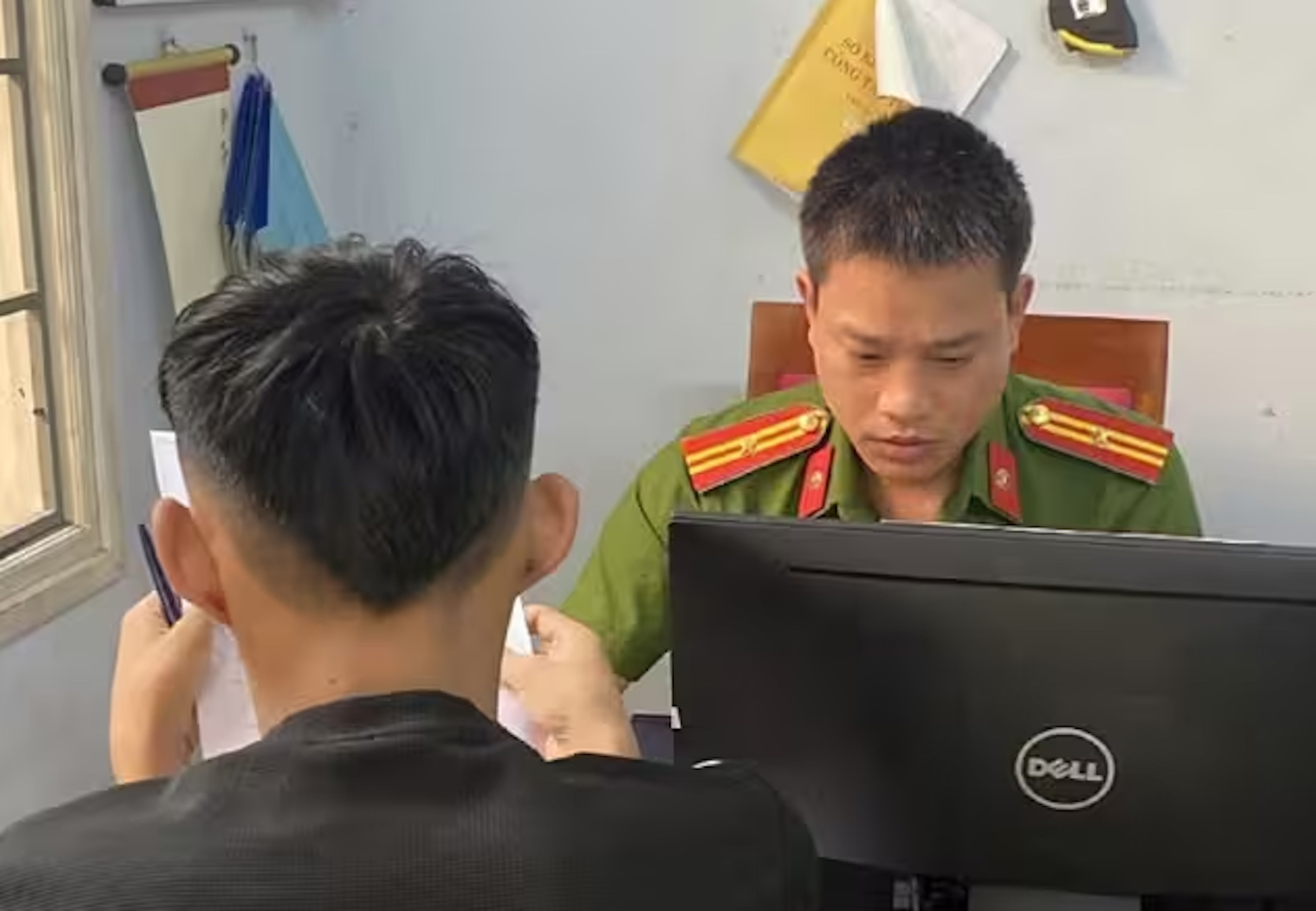 Triệu tập thanh niên đăng clip vác kiếm lên mạng xã hội kèm tuyên bố thách thức