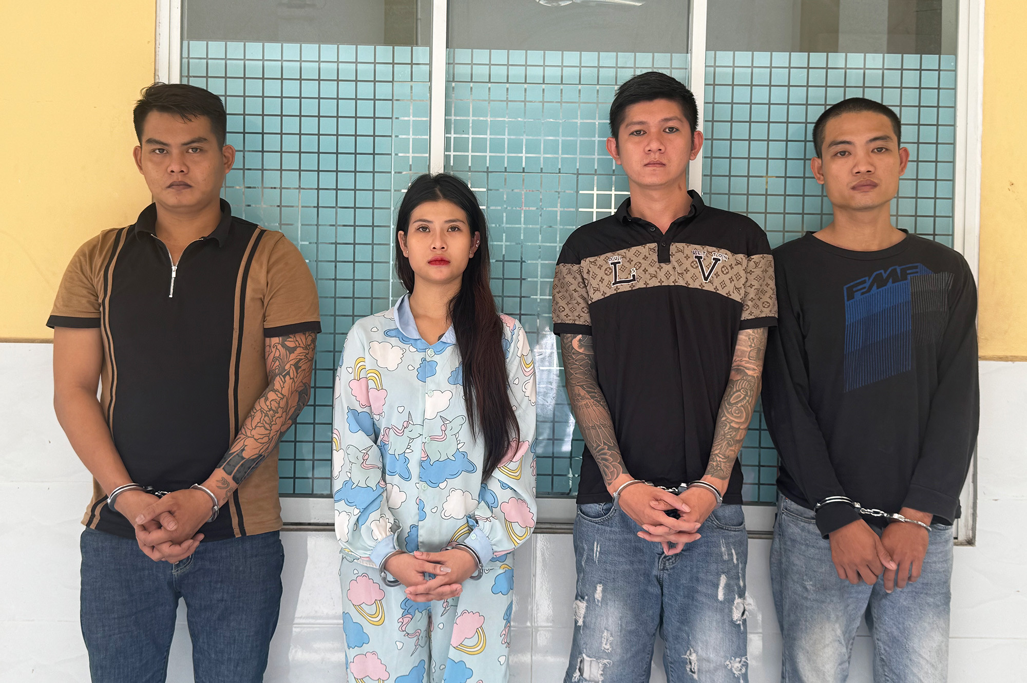 Sau khi xông vào quán nhậu đập phá, nhóm nghi phạm khai rủ nhau đi 'xả stress'