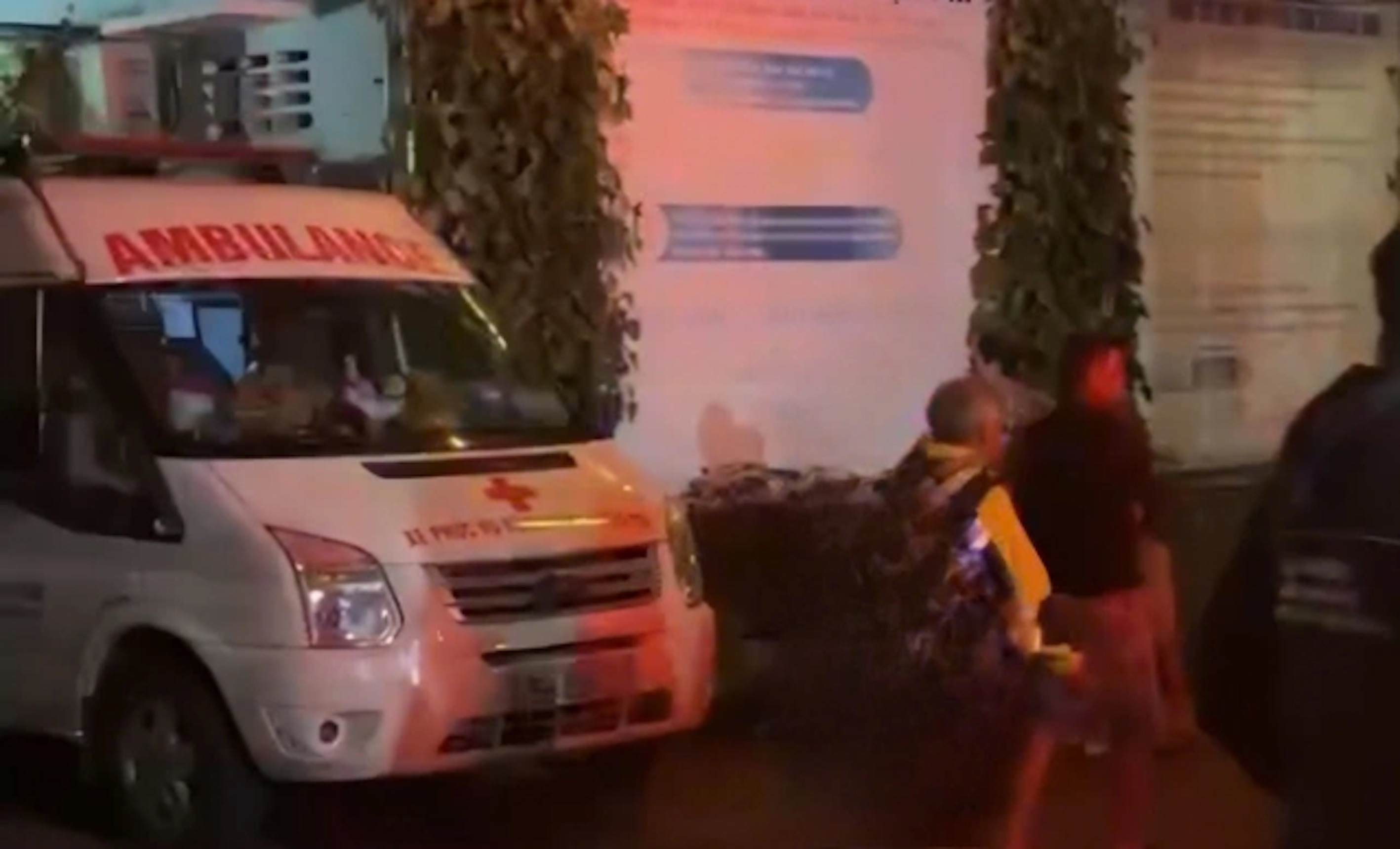 Đi xe máy tự lao vào lề đường, hai thanh niên ở TP Huế tử nạn