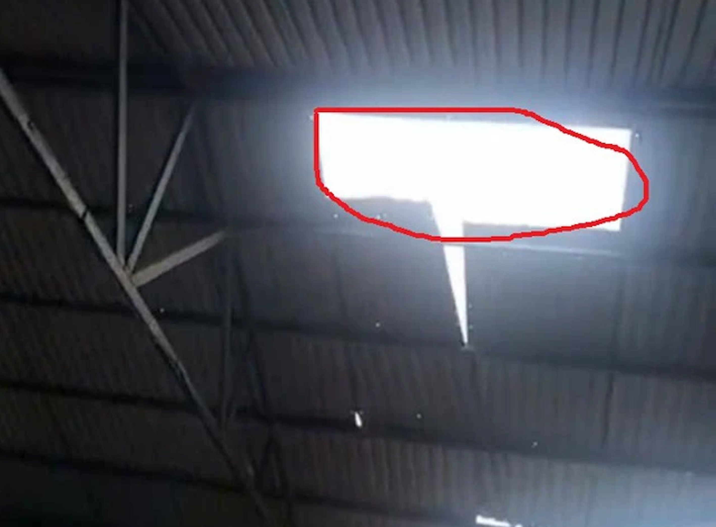 Rơi xuống đất khi tháo dỡ công trình, nam thanh niên ở Huế tử nạn