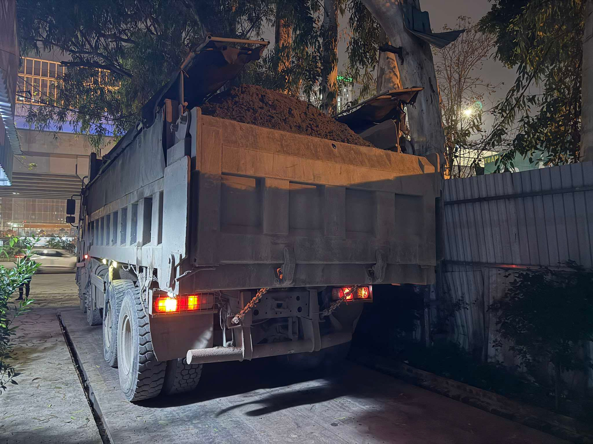 Chở quá tải, tài xế và chủ xe bị phạt 151 triệu đồng