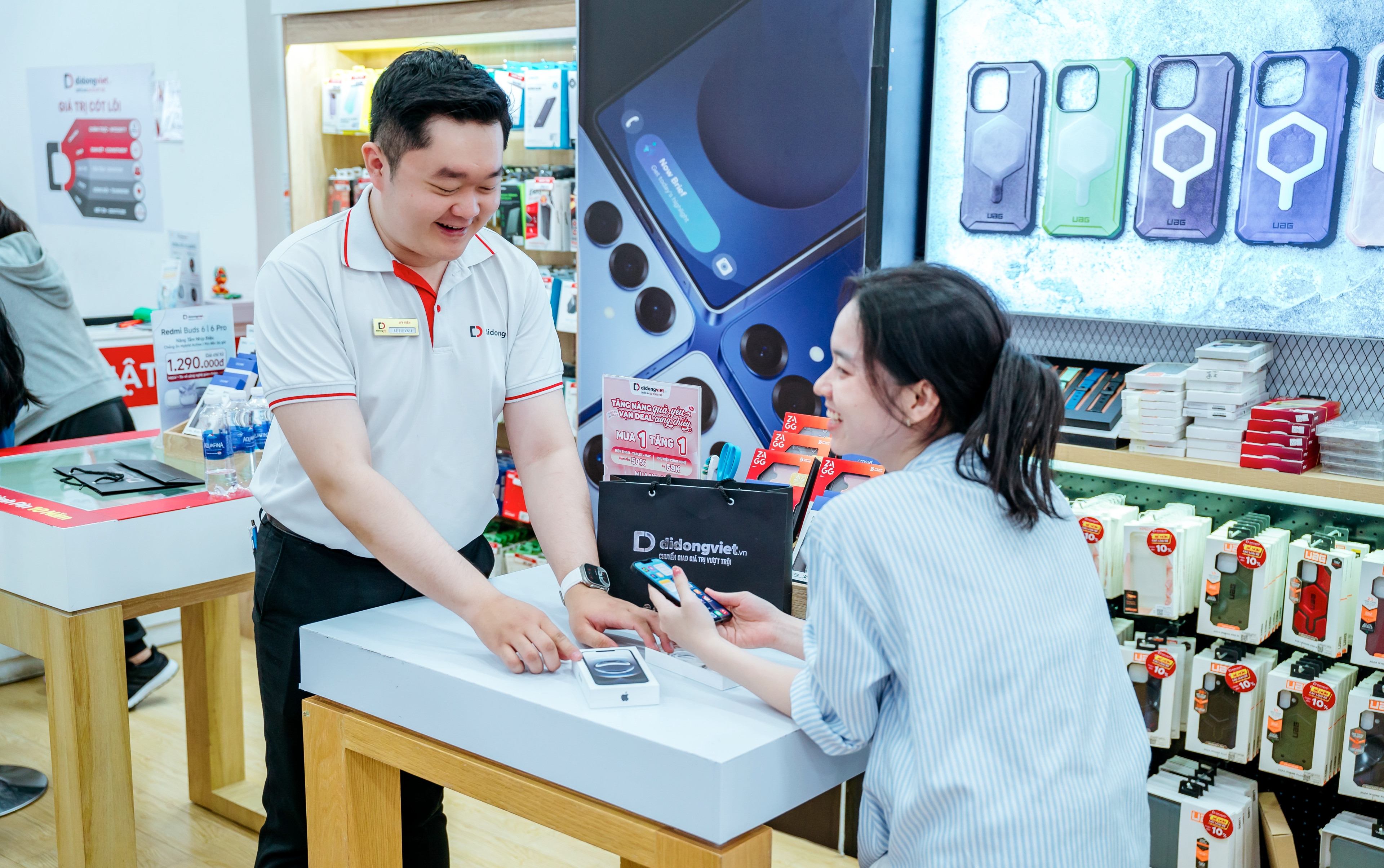 Ngày đầu bán iPhone 16e, khách mua ‘nhỏ giọt’