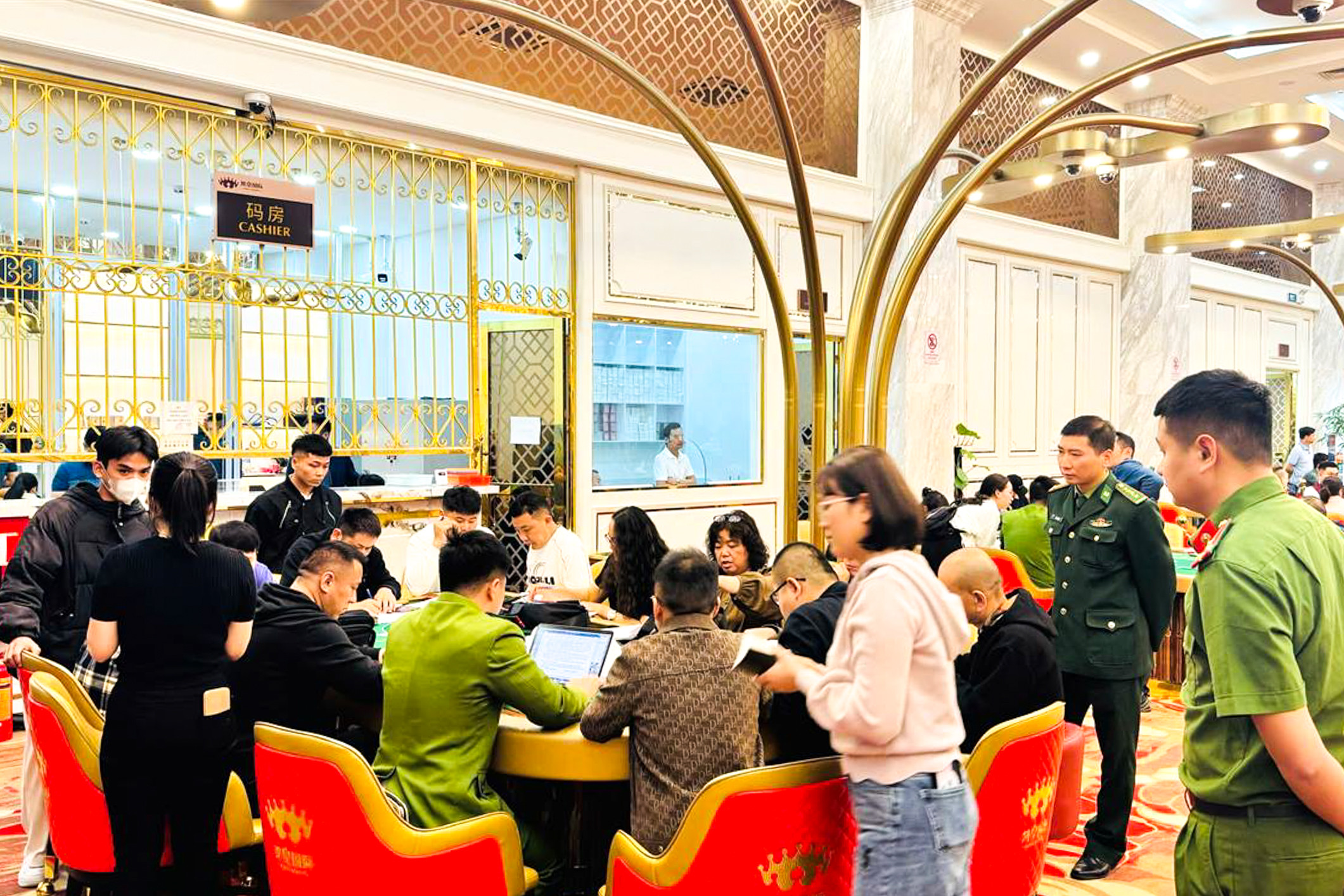 Đột kích sòng bạc do người Trung Quốc cầm đầu, thu tang vật trị giá 720 tỷ