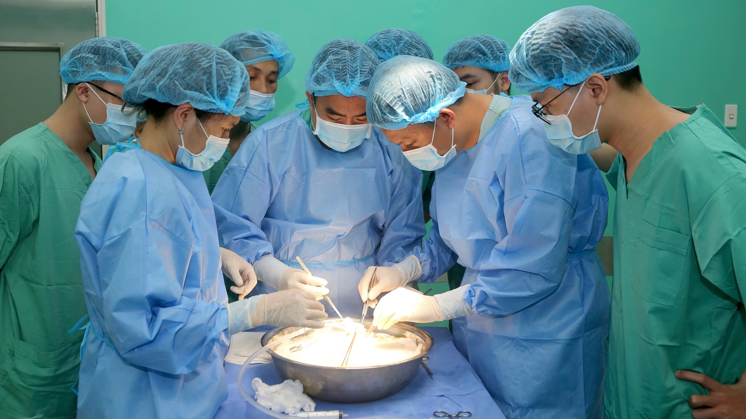 Hồi sinh nhờ ghép tim từ người hiến chết não