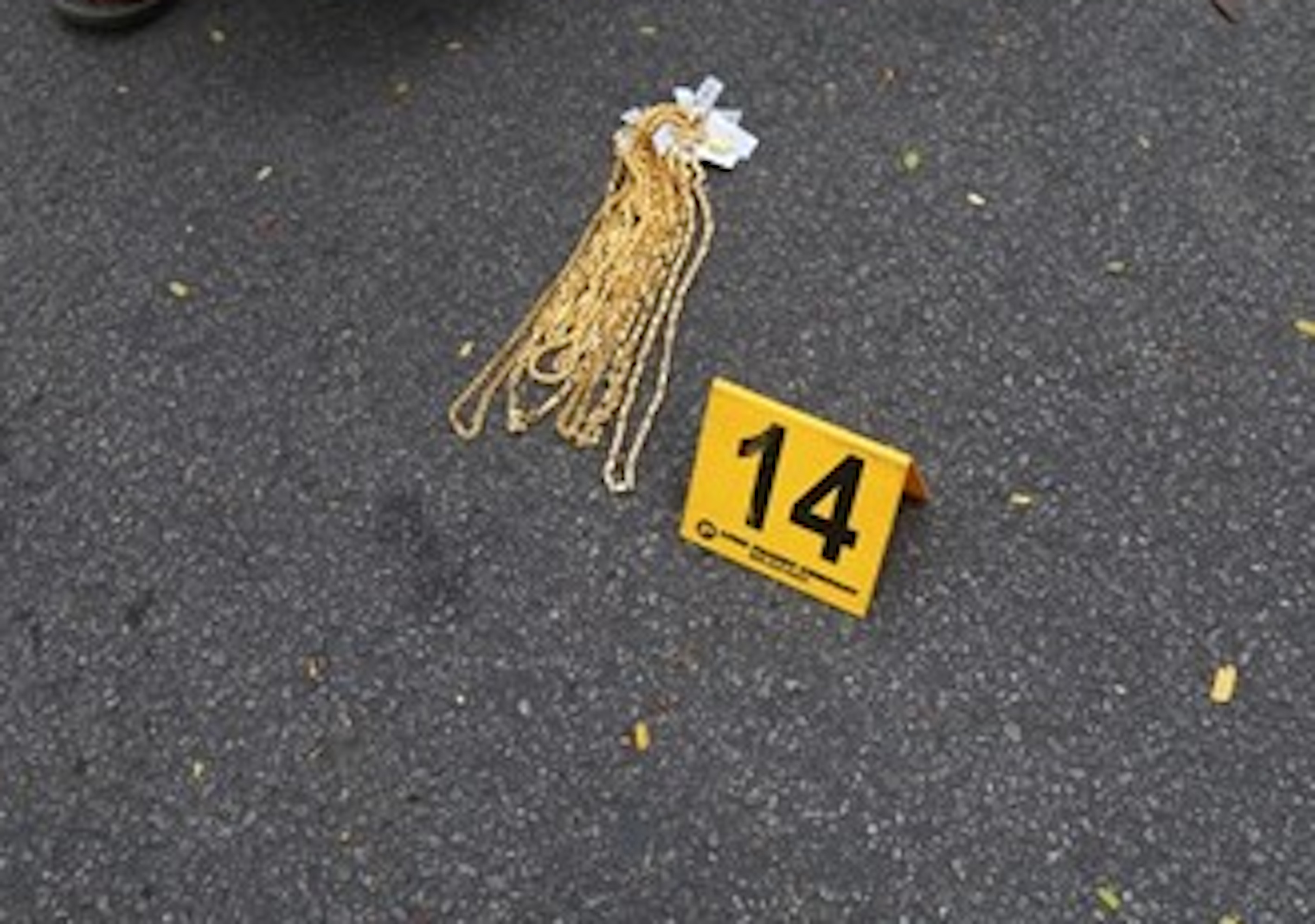 Nhặt được tiền, vàng không trả lại bị phạt bao nhiêu tiền?