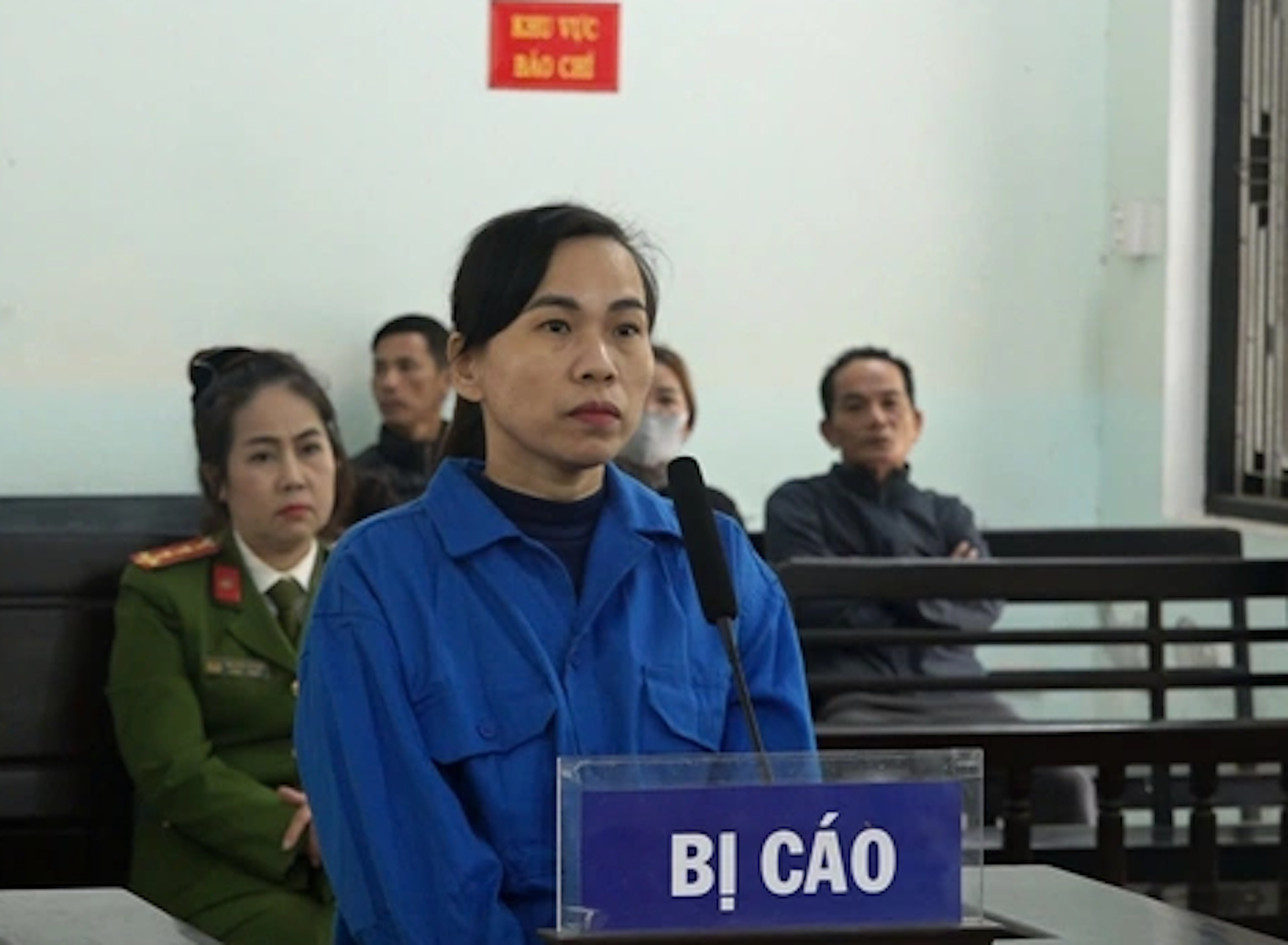 Bịa chuyện mua thức ăn cho thầy chùa để lừa đảo, 'nữ quái' lĩnh án