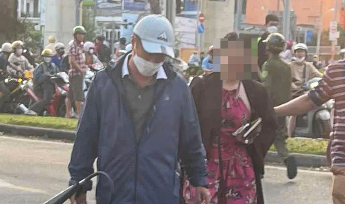 Nữ tài xế Mercedes buồn chuyện gia đình, lái xe đến nghĩa trang rồi gây tai nạn