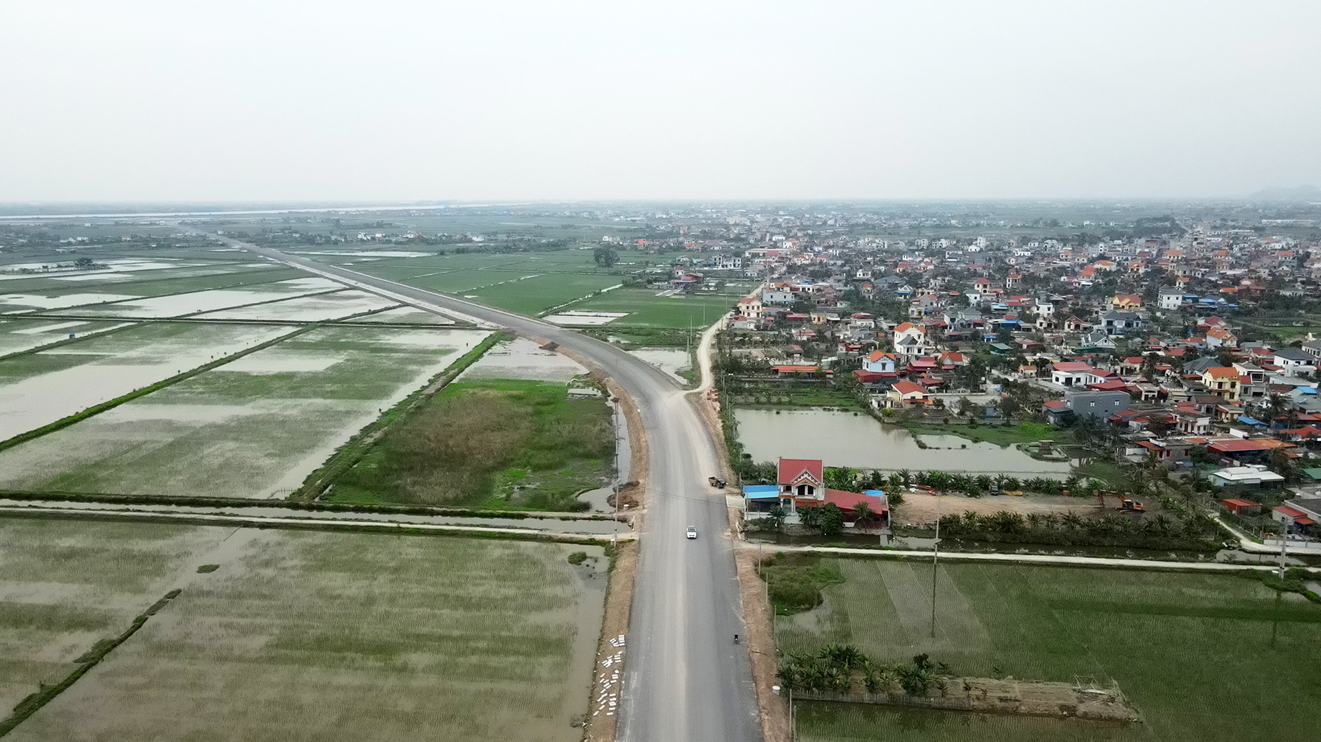 Toàn cảnh tuyến đường nghìn tỷ đi qua hai huyện ở Hải Phòng sau 5 năm thi công