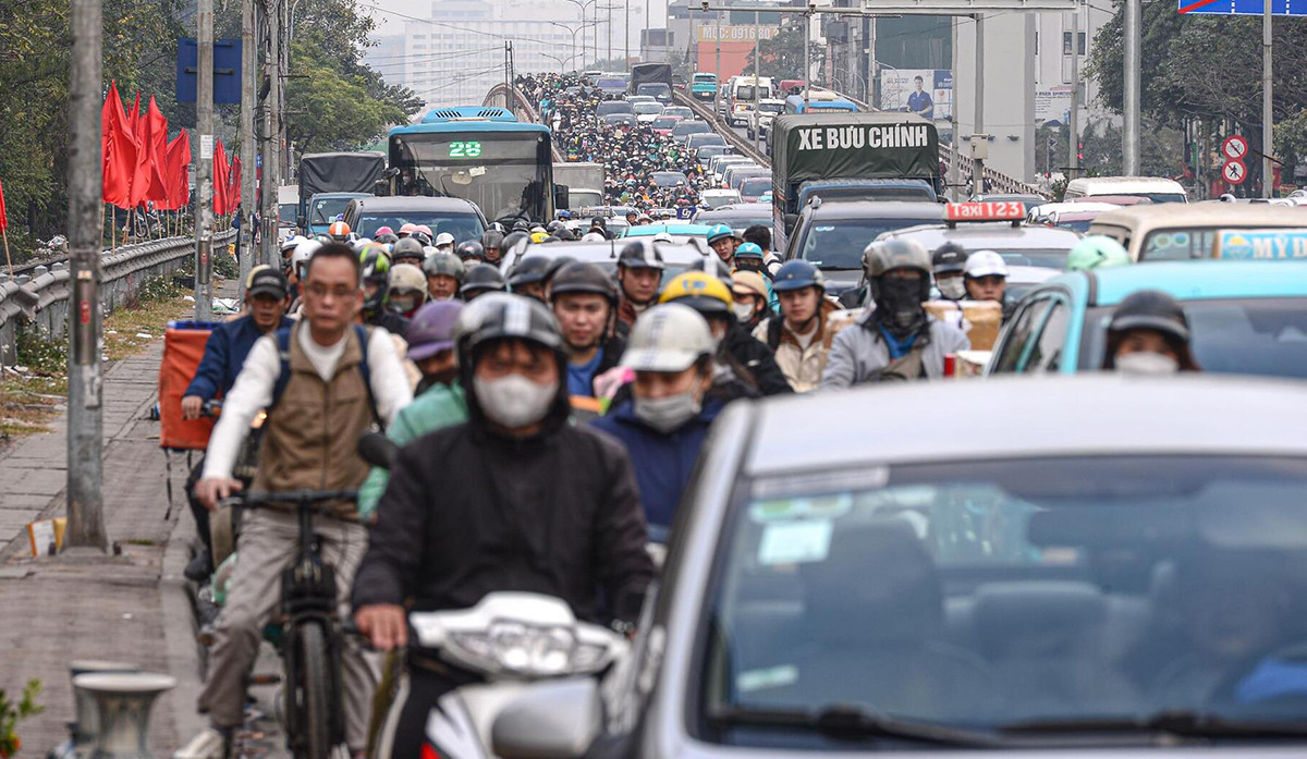 Hà Nội yêu cầu xén dải phân cách, điều chỉnh giao thông loạt tuyến phố, nút giao