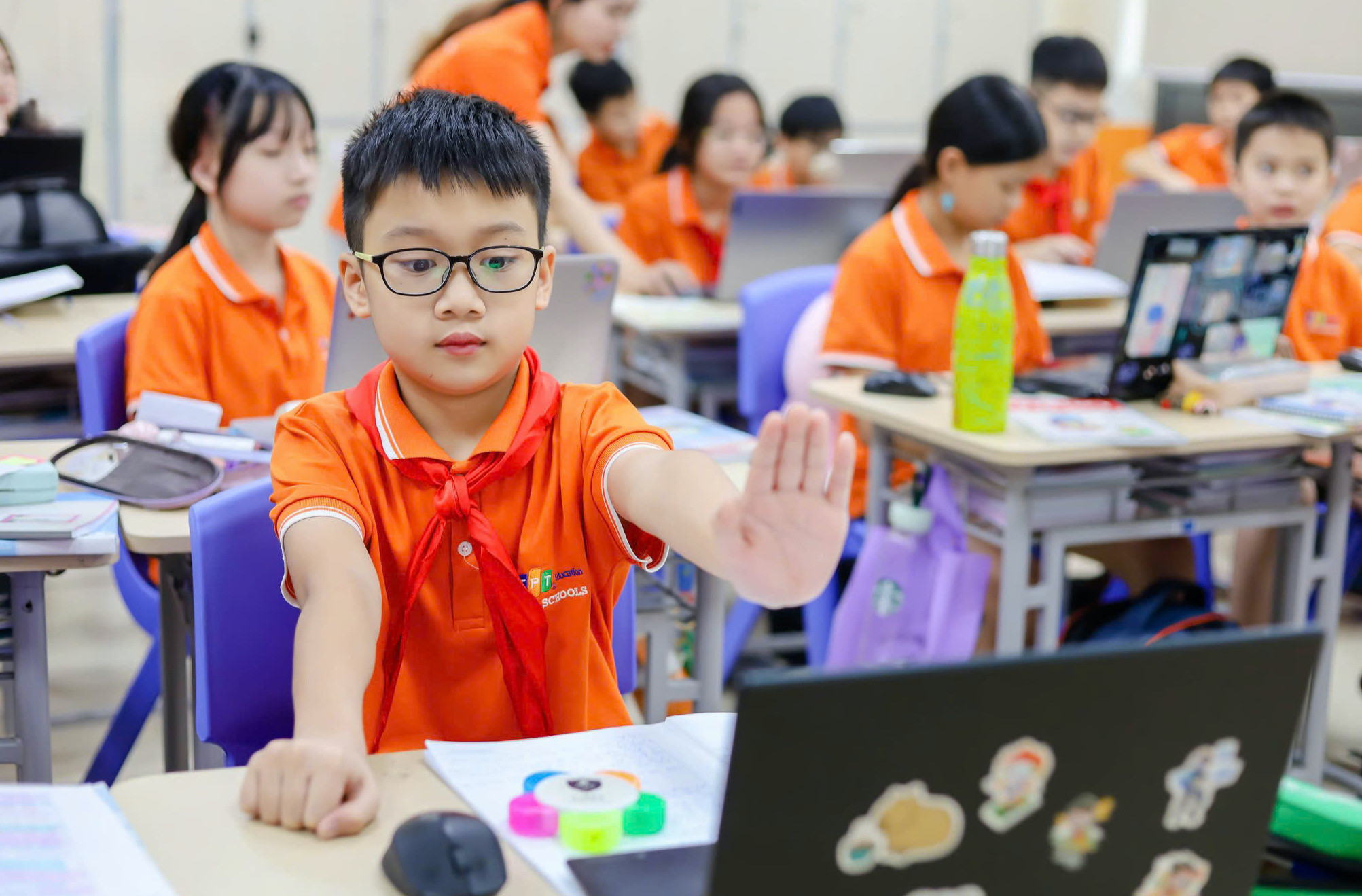 Ứng dụng AI, một trường đảo ngược quy trình: Không bài tập về nhà, tăng tương tác trên lớp