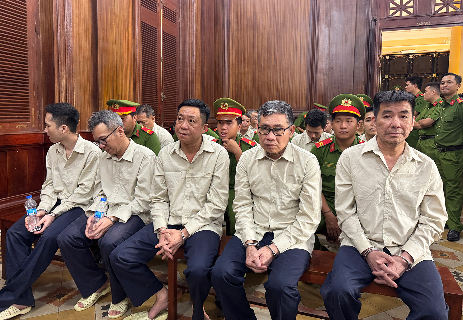 Cựu Chủ tịch An Giang 'nâng đỡ' khai thác cát lậu lãnh 8 năm 6 tháng tù