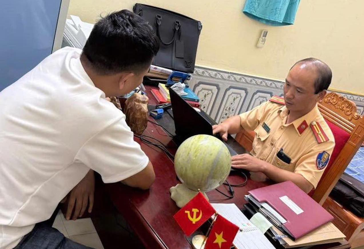 Lời khai của người bố để con gái cầm vô lăng lái ô tô chạy 60km/h