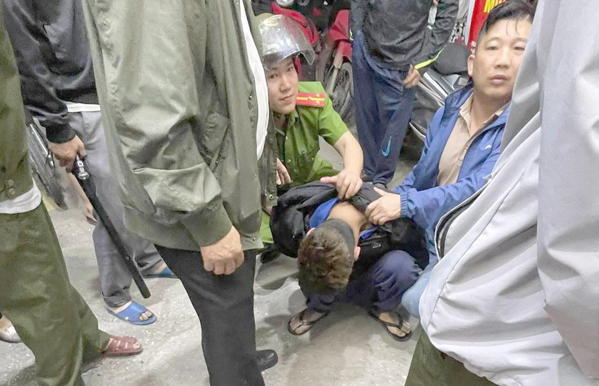 Vây bắt kẻ xịt hơi cay vào nhân viên bán hàng rồi cướp khay tiền bỏ chạy