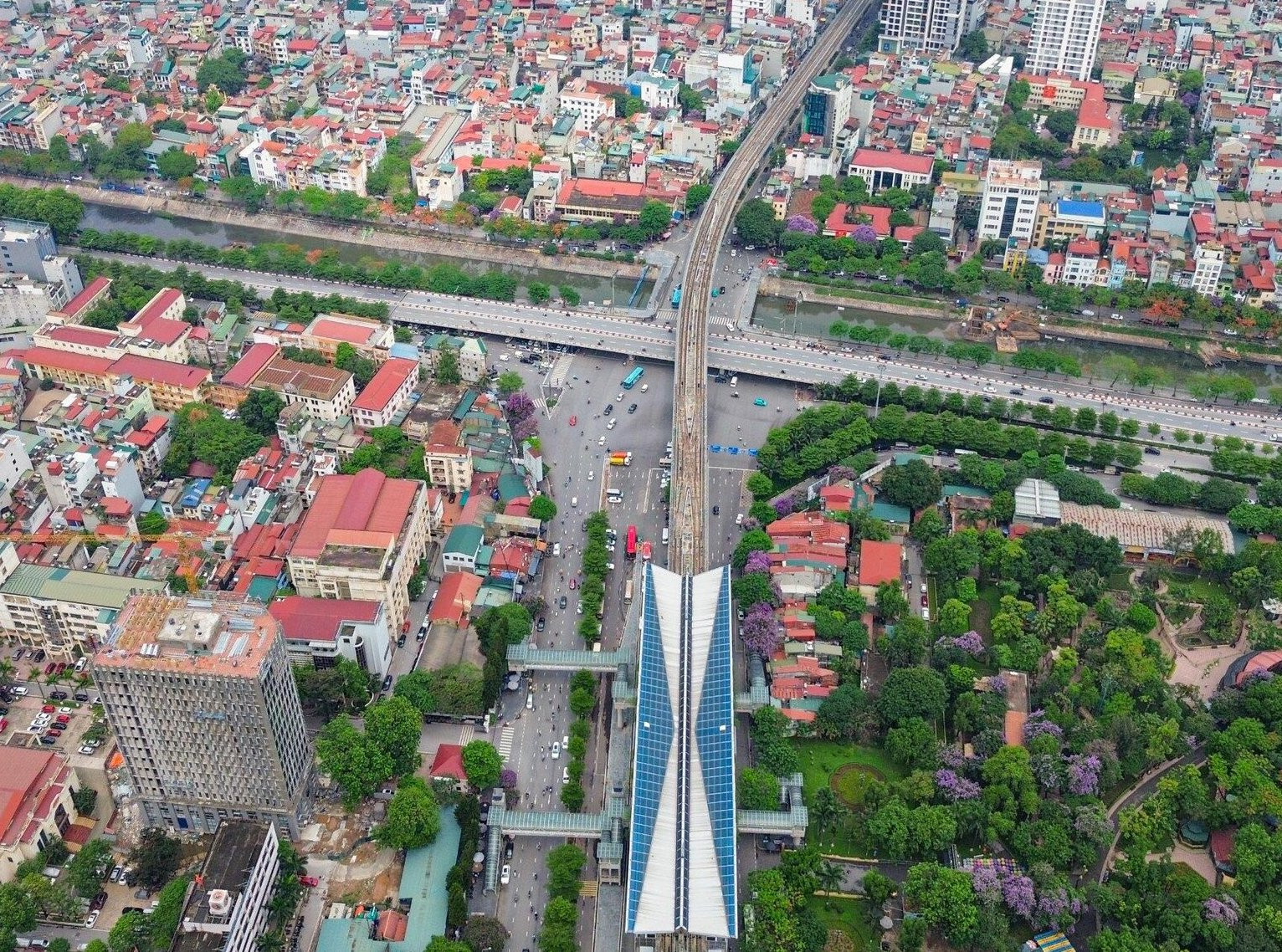 Hà Nội cắt điện nước 55 hộ dân để giải phóng mặt bằng đường 'đắt nhất hành tinh'