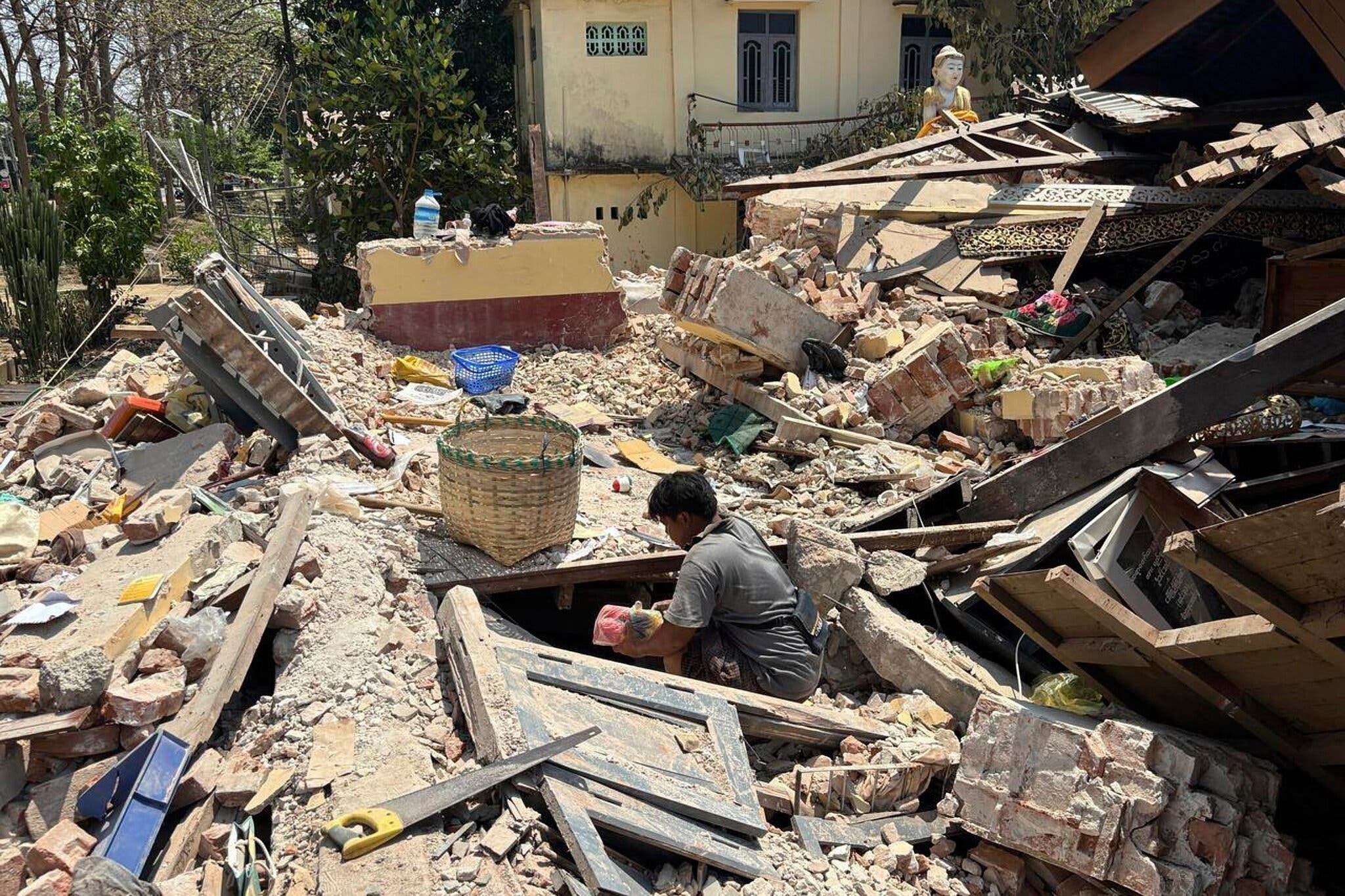 Nắng nóng gần 40℃, người dân Myanmar xoay sở với hậu quả động đất