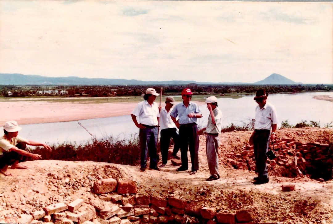 Cuộc khai quật phù điêu Kala Núi Bà – Bảo vật quốc gia đầu tiên của Phú Yên