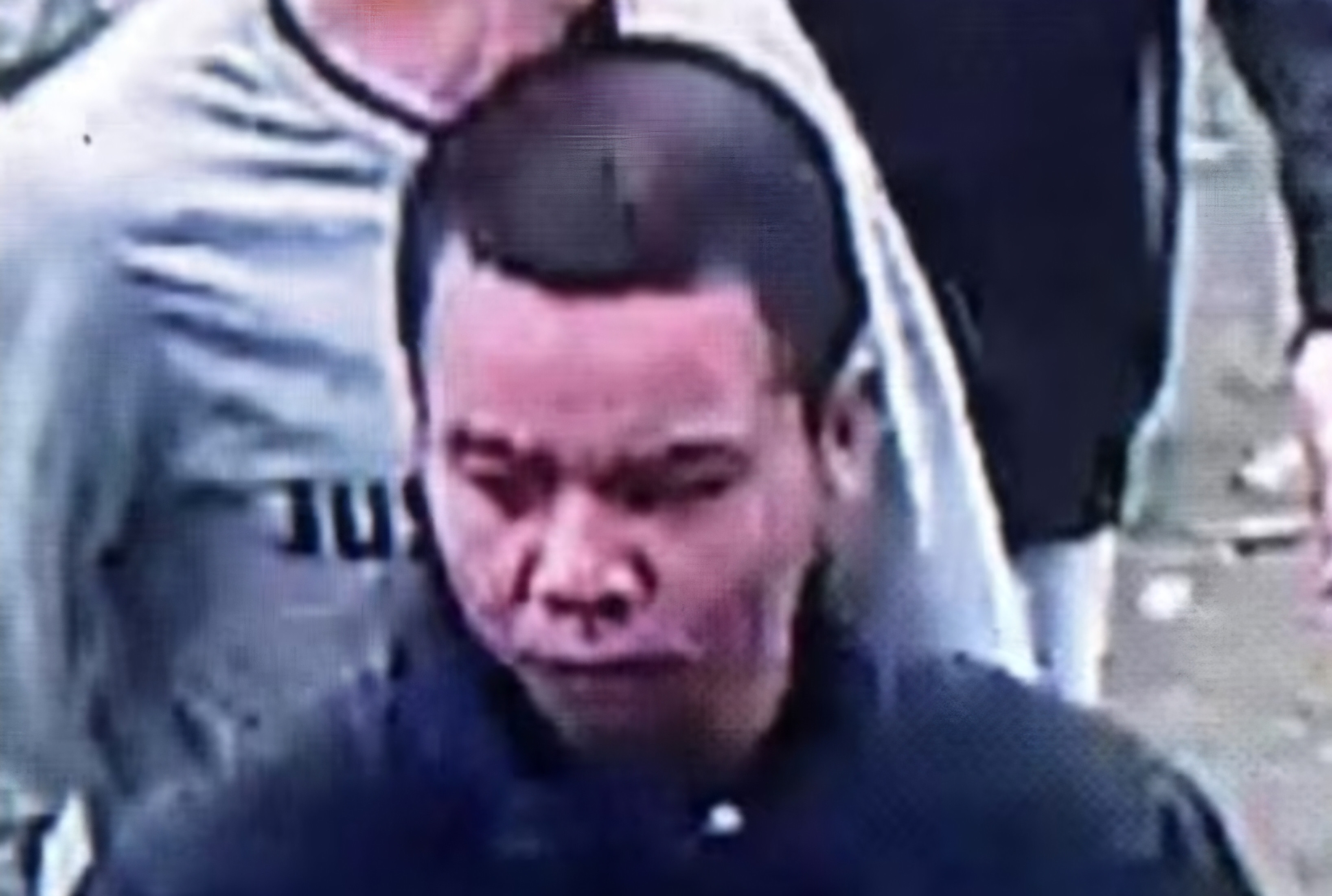 Truy tìm phạm nhân mặc áo đen trốn khỏi trại giam ở Thanh Hóa