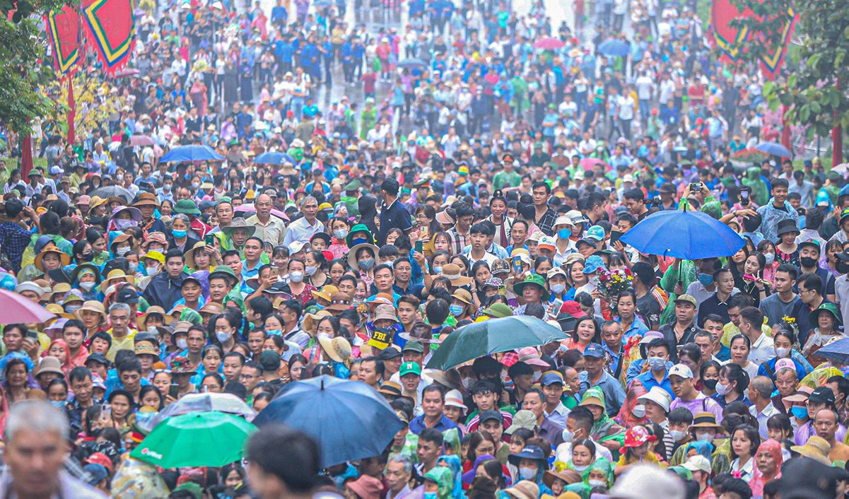 Miền Bắc hứng mưa lớn dịp Giỗ tổ Hùng Vương