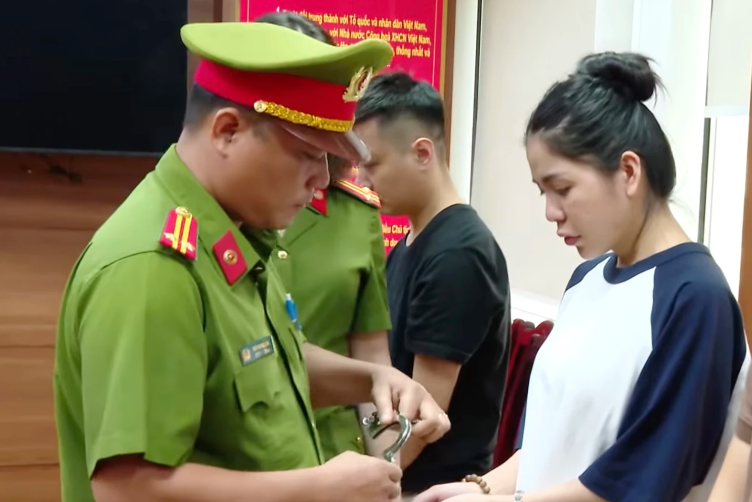 Quang Linh Vlogs và Hằng Du Mục bị khởi tố tội danh gì?