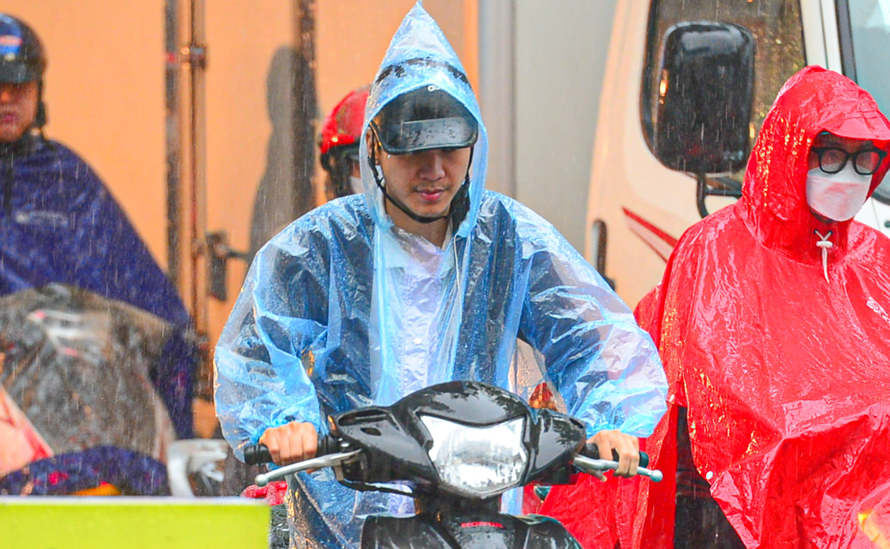 Thời tiết dịp Giỗ Tổ Hùng Vương: Bắc Bộ hứng mưa lớn, Nam Bộ nắng hơn 36°C